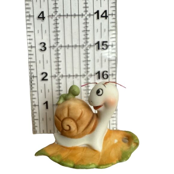Vintage Homco 8902 Snail Figurines Set 2 – Inchworm & Ladybug – Bisque Porcelain - Picture 3 of 7